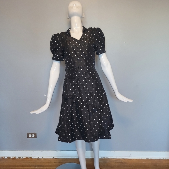 Modcloth Dresses & Skirts - Modcloth Yumi Embroidered Polka Dot Wrap Dress, VGUC, Size L